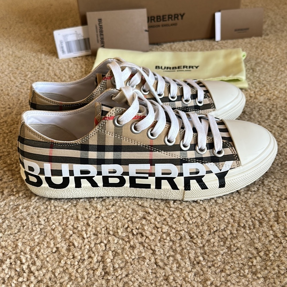 Authentic Burberry archive beige low top sneaker.